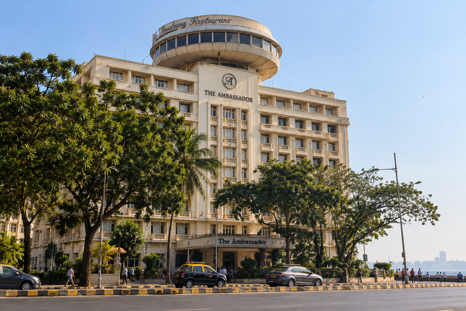 Revolving Hotel - Show from Running Bus