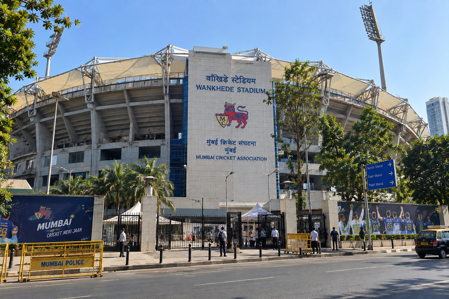 Wankhede Stadium - Show from Running Bus